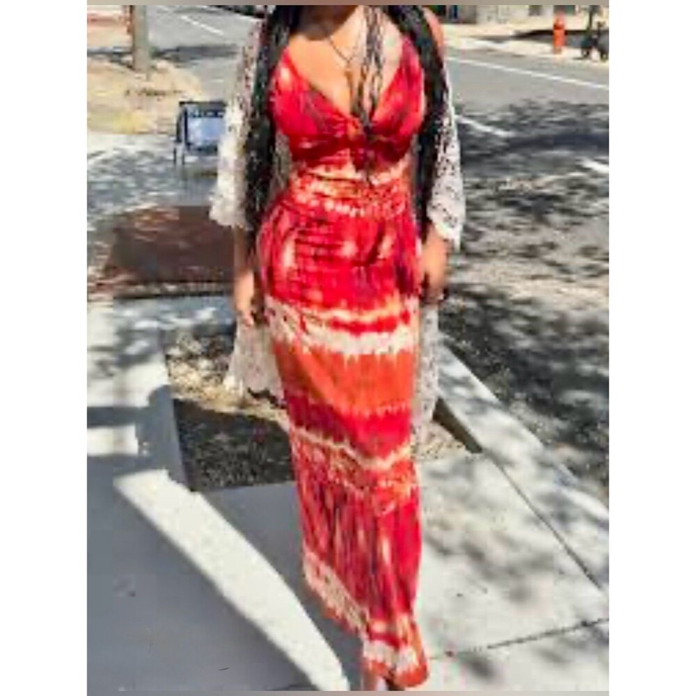 Bisou Bisou burnt orange abstract print smocked maxi dress size 4